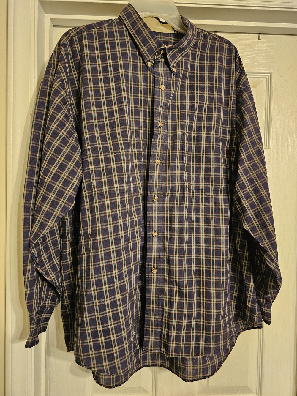 Men's Plaid Long-Sleeve Button-Down Shirt. Size:XL.